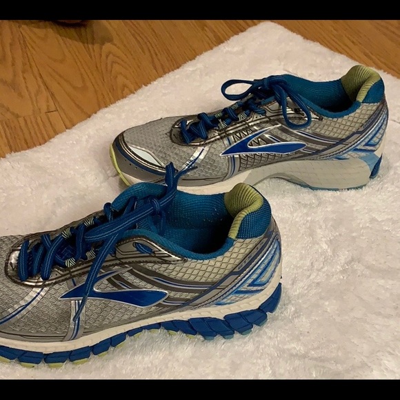 Adrenaline GTS sneaker, gently worn - Picture 9 of 9